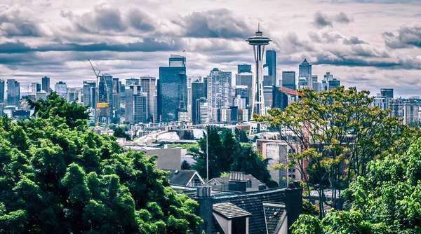 Mattina nuvoloso sopra Seattle Washington skyline — Foto Stock