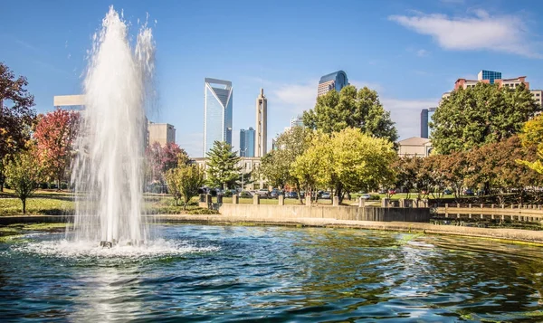 Temporada de otoño en Charlotte North Carolina Marshall Park — Foto de Stock