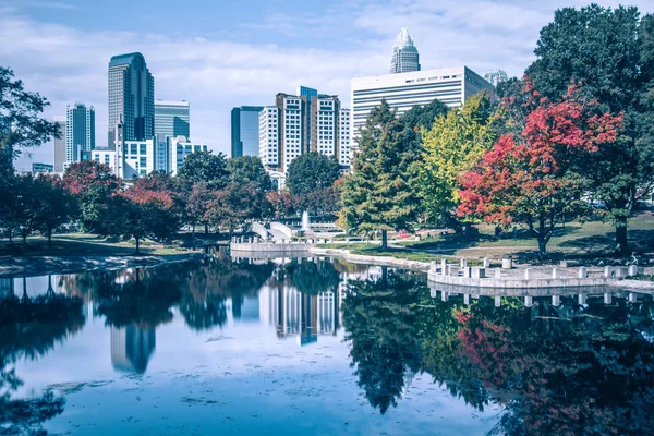 Temporada de otoño en Charlotte North Carolina Marshall Park —  Fotos de Stock