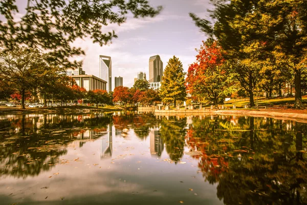 Herfstseizoen in Charlotte North Carolina Marshall Park — Stockfoto