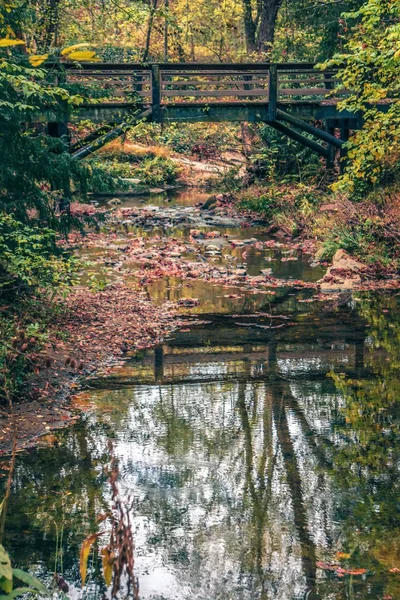 Blick auf die Herbstsaison im südlichen Bergpark — Stockfoto
