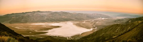 Morning sunrise over death valley national park — Stock Photo, Image