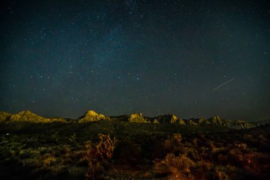 Las Vegas yakınlarındaki Red Rock Kanyonu 'nda gün batımında uzun pozlar.