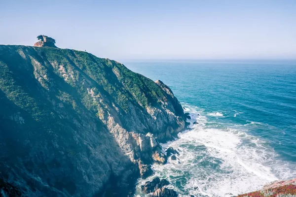 San Mateo County Devil 's Slide şeffaf kayalıklar ve Pasifik kıyısı — Stok fotoğraf