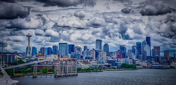 多云的早晨在西雅图华盛顿地平线 — 图库照片