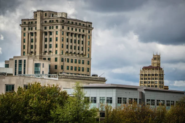 Asheville nord carolina skyline et rues en automne — Photo