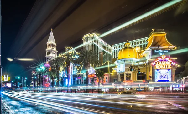 Las vegas nevada city skyline and vegas strip at night — Stock Photo, Image