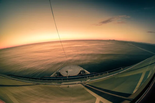 Günbatımı alaska fiyortları ketchikan yakınındaki bir cruise gezisi üzerinde — Stok fotoğraf