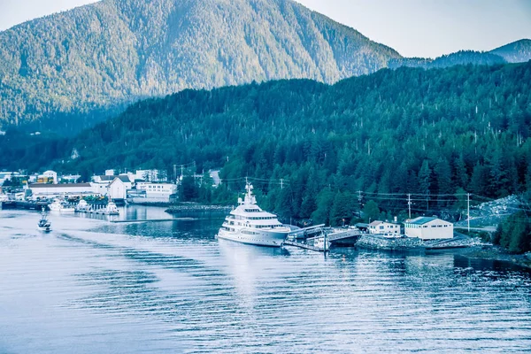 Scenario intorno alaskan città di ketchikan — Foto Stock