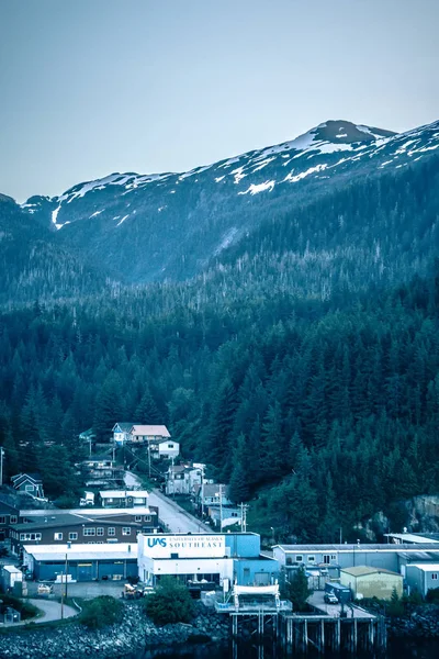 केचिकनच्या अलास्कान शहराच्या सुमारे दृश्य — स्टॉक फोटो, इमेज