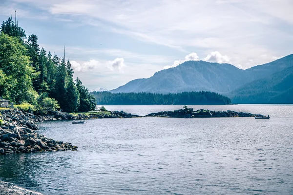 Красивый пейзаж в горах Аляски — стоковое фото