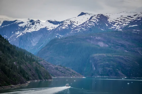 Bellissimo paesaggio in montagne di Alaska — Foto Stock