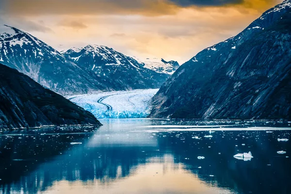 Ледник Сойер на Трейси Армс фьорд на Аляске — стоковое фото