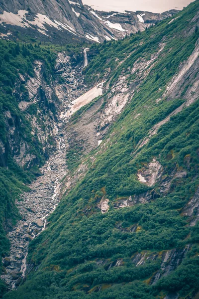 Vattenfall i Tracy Arm Fjord, Alaska — Stockfoto