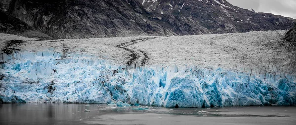 Magnifika sawyer glaciär på toppen av tracy arm fjord — Stockfoto