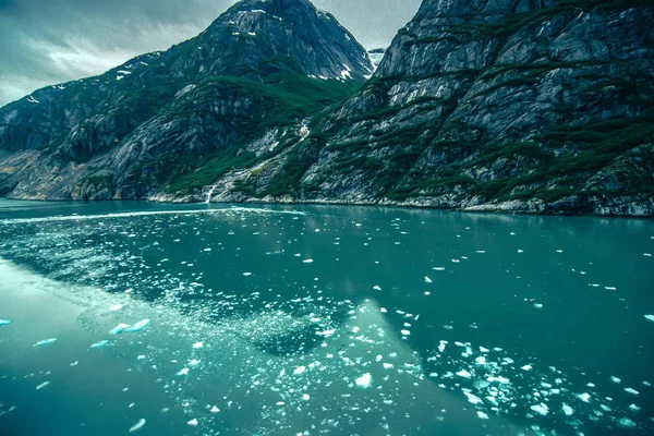 Magnifika sawyer glaciär på toppen av tracy arm fjord — Stockfoto