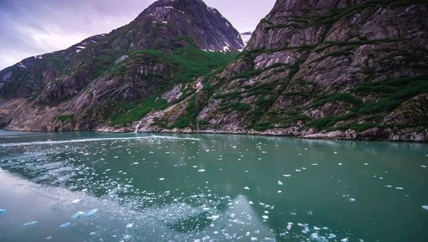 Ghiacciaio e montagne paesaggi in alaska selvatici e belli — Foto Stock