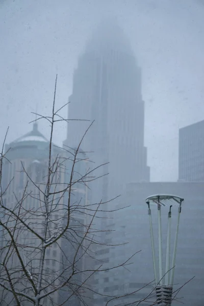 Raro mix invernale intorno strade della città di Charlotte in Nord Carolina — Foto Stock