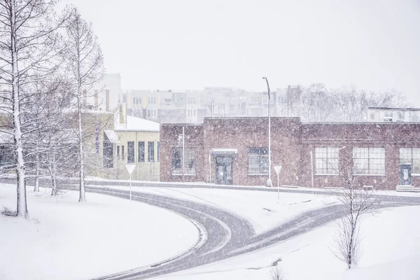 Mistura invernal rara em torno das ruas da cidade de charlotte na Carolina do Norte — Fotografia de Stock