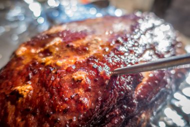 domuz eti popo bir elektrik sigara içen kesilmiş füme