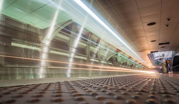 Fast moving long exposure of subway train underground tunnel — Stock Photo, Image