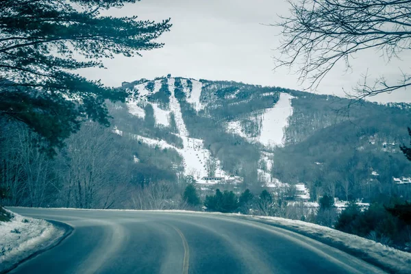 Weergave van suiker berg in Noord-carolina van de weg — Stockfoto