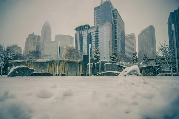 Rara mezcla invernal alrededor de las calles de Charlotte City en Carolina del Norte —  Fotos de Stock