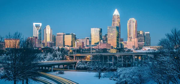 Charlotte nc usa skyline during and after winter snow storm in j — Stock Photo, Image