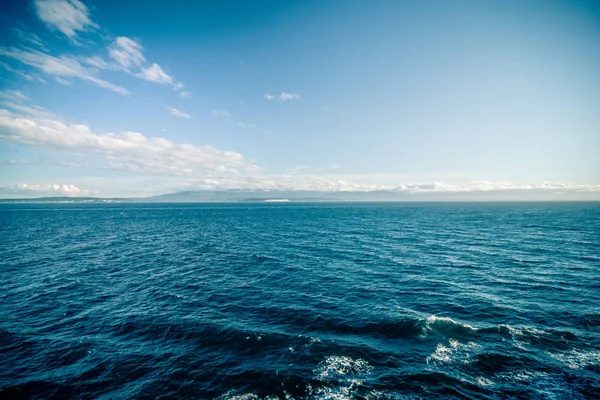 Puerto de Seattle y muelles y alrededores en un día soleado — Foto de Stock