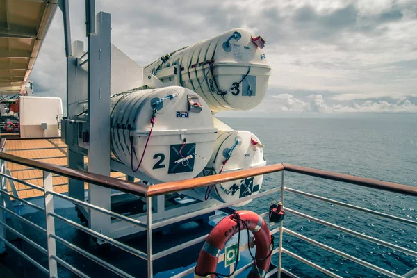 Deck de navio de cruzeiro ou varanda na viagem para o Alasca — Fotografia de Stock