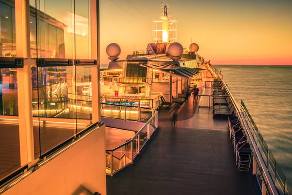 Cruise schip dek of balkon op reis naar alaska — Stockfoto
