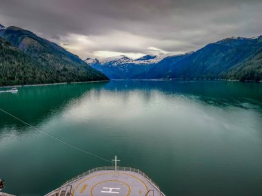 büyük cruise liner gemiden seattle alaska güvertede