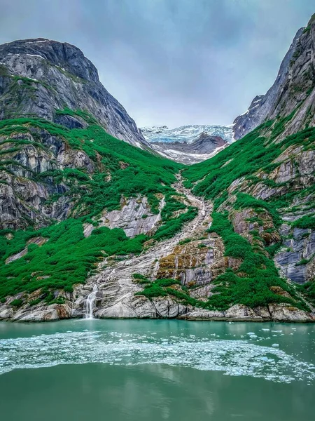 Passaggio interno vista sulle montagne intorno ketchikan alaska — Foto Stock