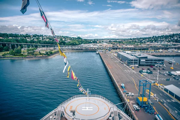 Hafen von Seattle und Piers und Umgebung an sonnigen Tagen — Stockfoto
