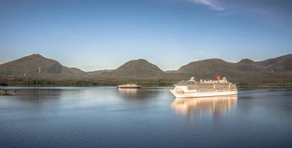 Hermosos paisajes alrededor de ketchikan y bosque tongass en ay — Foto de Stock