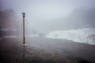 Amerikan kasabasında köyün dağlarında kış güzel sokak