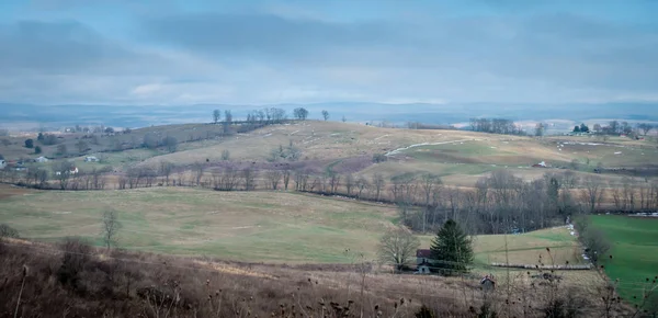 Schilderachtige natuur landschap van boerderij velden in west virginia — Stockfoto