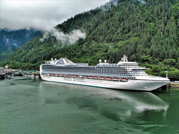 Skagway alaska i juni, usa norra staden nära Kanada — Stockfoto