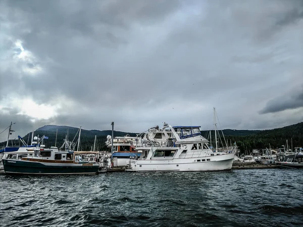 Buque de pesca comercial de cangrejo cerca de Juneau, Alaska — Foto de Stock