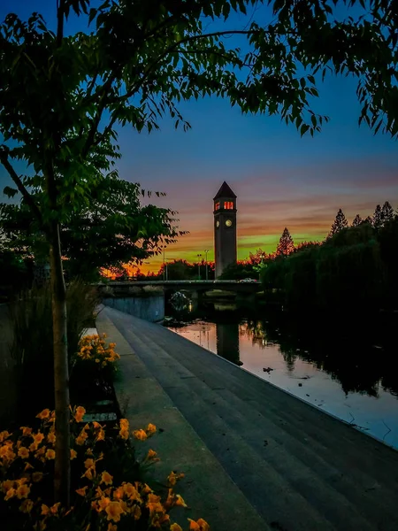 Spokane River in Riverfront Park with Clock Tower — Stock Photo, Image