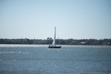 guear demiryolu ve güvenlik çit boyunca Limanı iskele bağlantı noktası