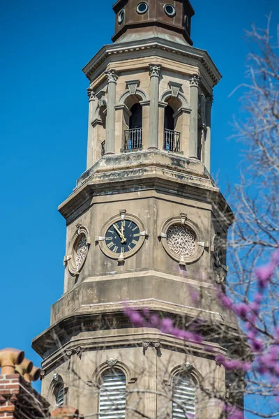 Igreja histórica campanário em charleston carolina do sul histórico di — Fotografia de Stock