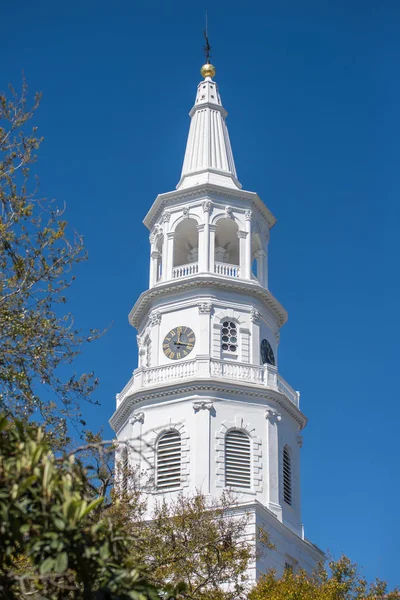 Iglesia histórica campanario en charleston sur carolina historical di — Foto de Stock