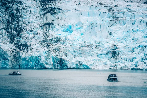 Tracy brazo fiordo paisaje en junio en Alaska —  Fotos de Stock