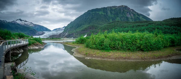 Пейзажи вокруг парка ледников Менденхолл в Джуно Аляска — стоковое фото