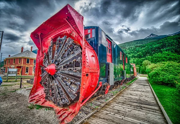 Oude sneeuw ploegen museum trein locomotief in skagway, alaska — Stockfoto