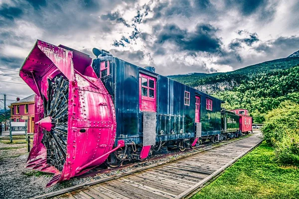 Oude sneeuw ploegen museum trein locomotief in skagway, alaska — Stockfoto