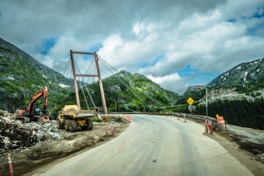 Beyaz Pass ve Yukon güzergah üzerinde büyük lan üzerinden geçen tren
