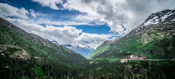 Fahrt über den White Pass Highway in Alaska nach Großbritannien — Stockfoto