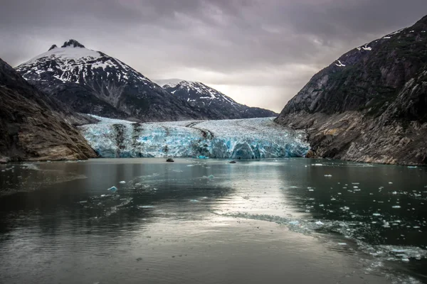 Tracy braccio fiordo scenario in giugno in Alaska — Foto Stock